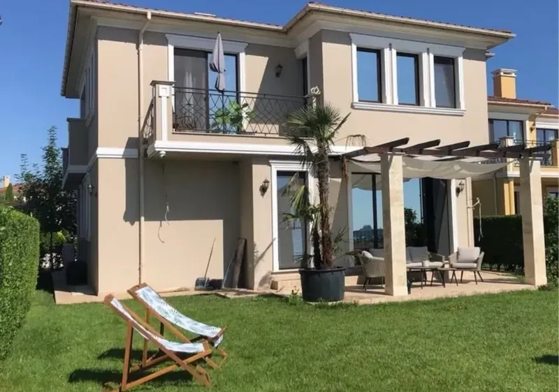 Garden side with lawn and two deckchairs, villa in the Victoria Lakes quarter, Victoria development near Pomorie